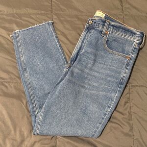 LIKE NEW Abercrombie and Fitch Medium Wash High Rise Skinny Jeans